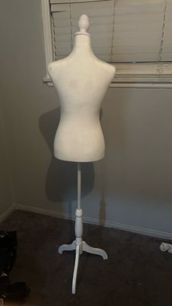 Female Dress Form Mannequin