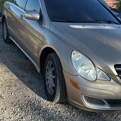2011 Benz R500 sports wagon 