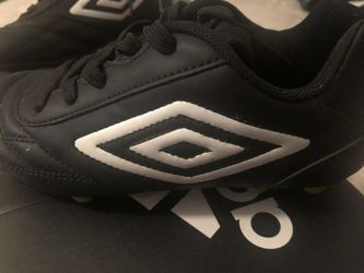 Soccer shoes