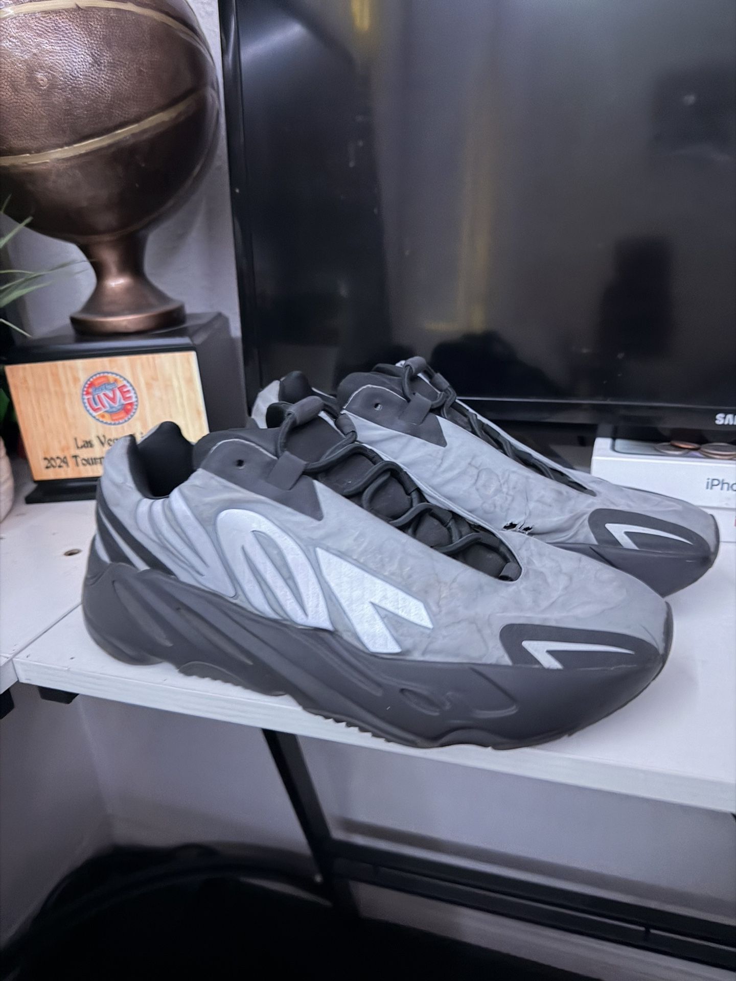 Yeezy 700 MNVN