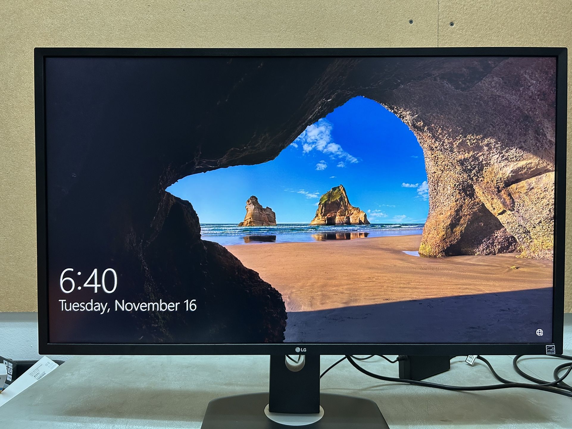 LG 32UK50T-W 32” 4K UHD Monitor – 3840x2160, Freesync, HDMI/DisplayPort | VESA Mountable