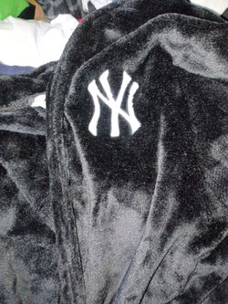 NY Yankees robe