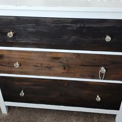 3 Drawer Dresser With Crystle Knobs