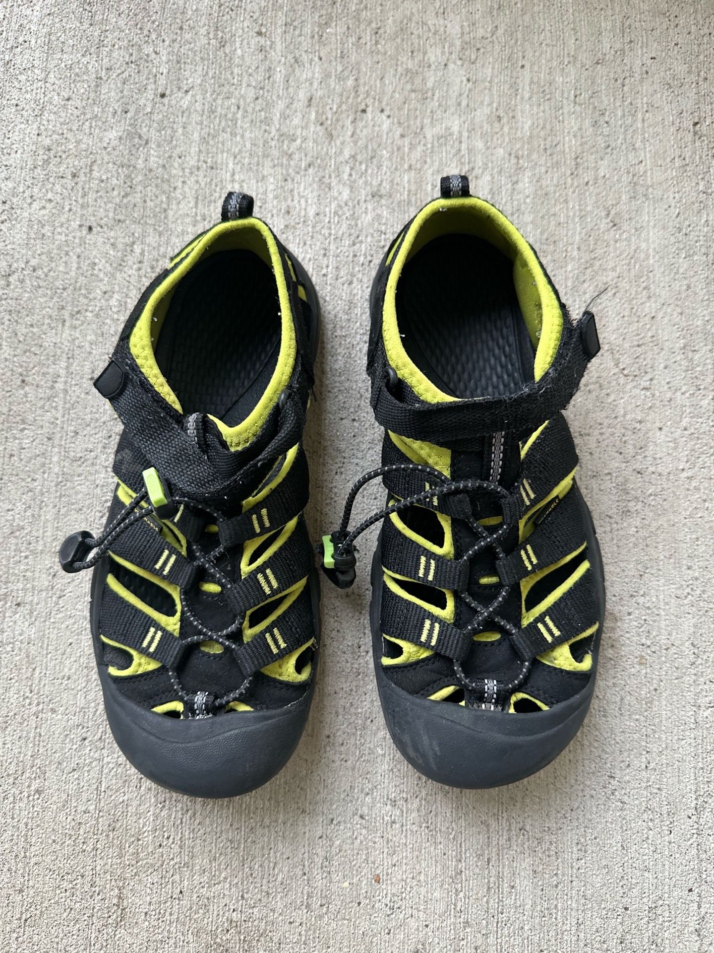 KEEN Newport H2 sandals youth size 5