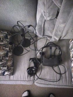 Oculus Rift VR Headset with Controllers and Sensors