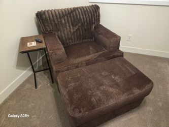 Brown arm chair with matching ottoman