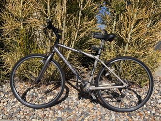Trek 7.2 FX Hybrid Road Bike - Size Medium / 17.5" (Great Condition)