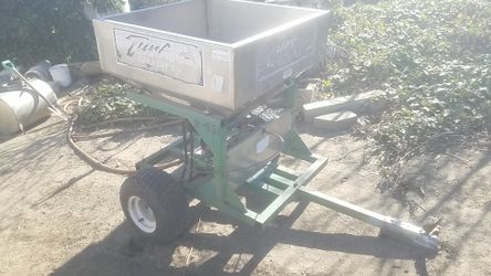 Turf build seeder or fertilizer