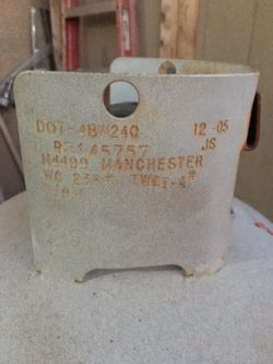3-100lb gas tank