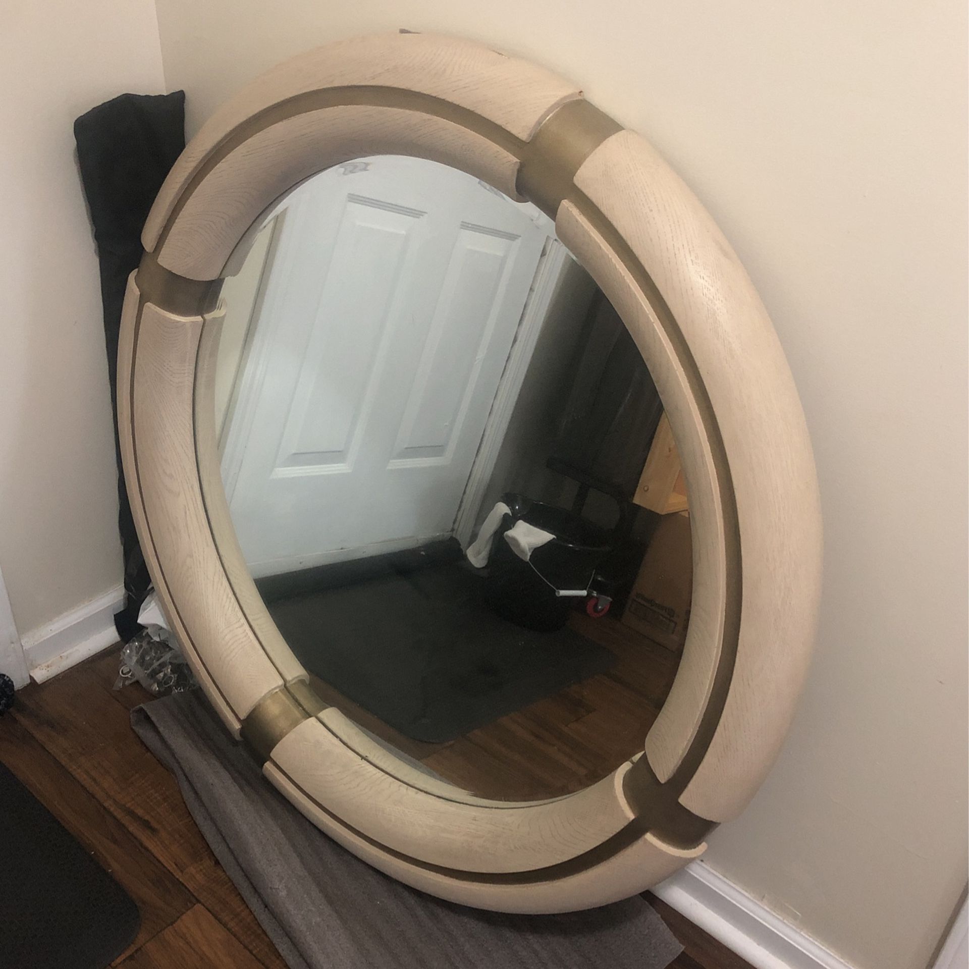 Big Mirror 41 By 41 In Good Condition Pick Up Only 