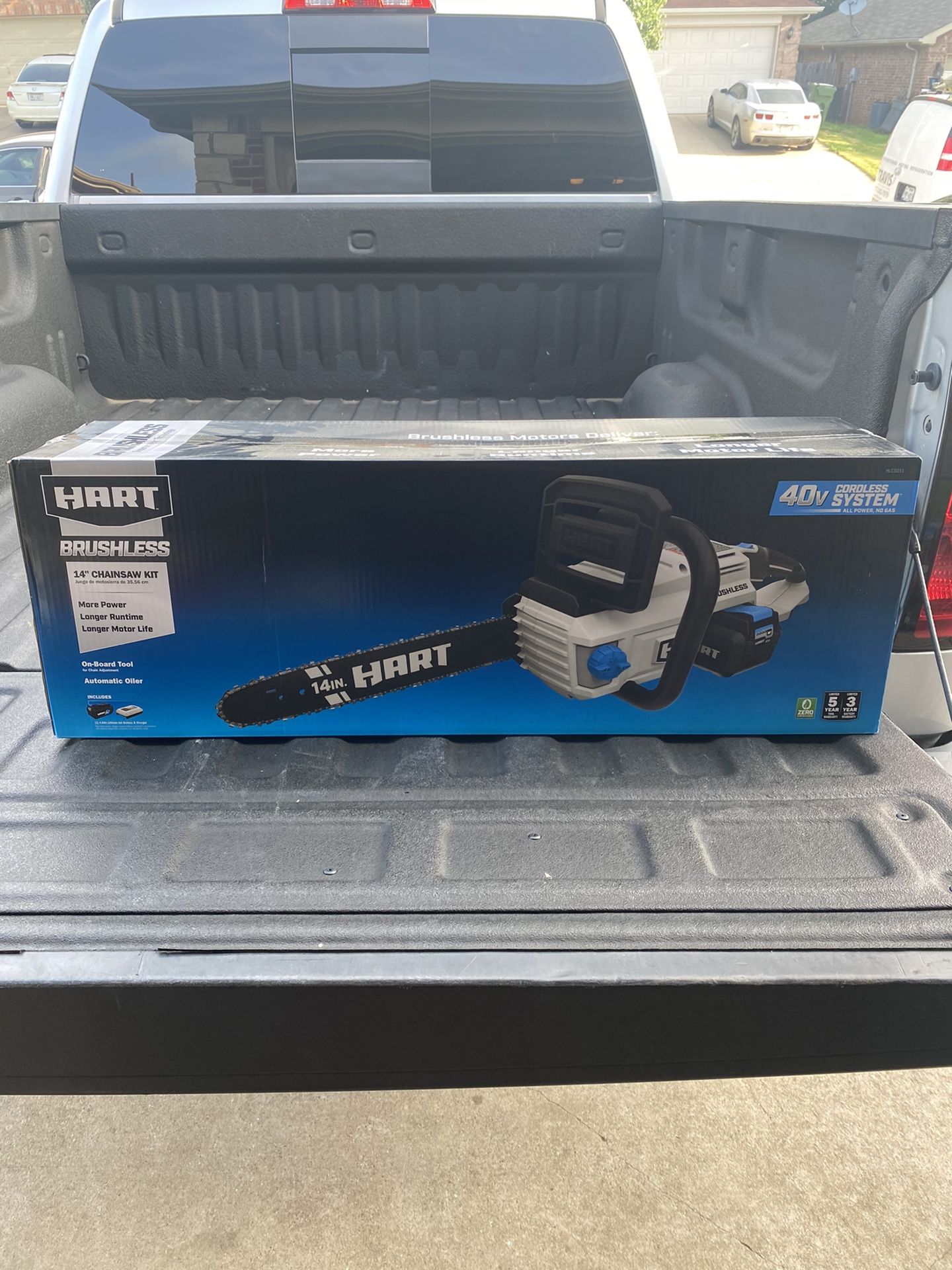 HART 40 Volt Cordless Brushless 14 inch Chainsaw Kit (1)