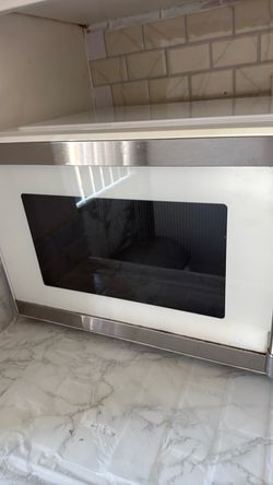 White Countertop Microwave with Stainless Trim