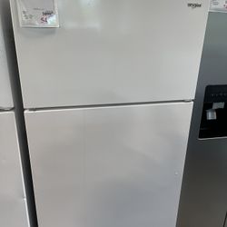 Refrigerator With Ice Maker 