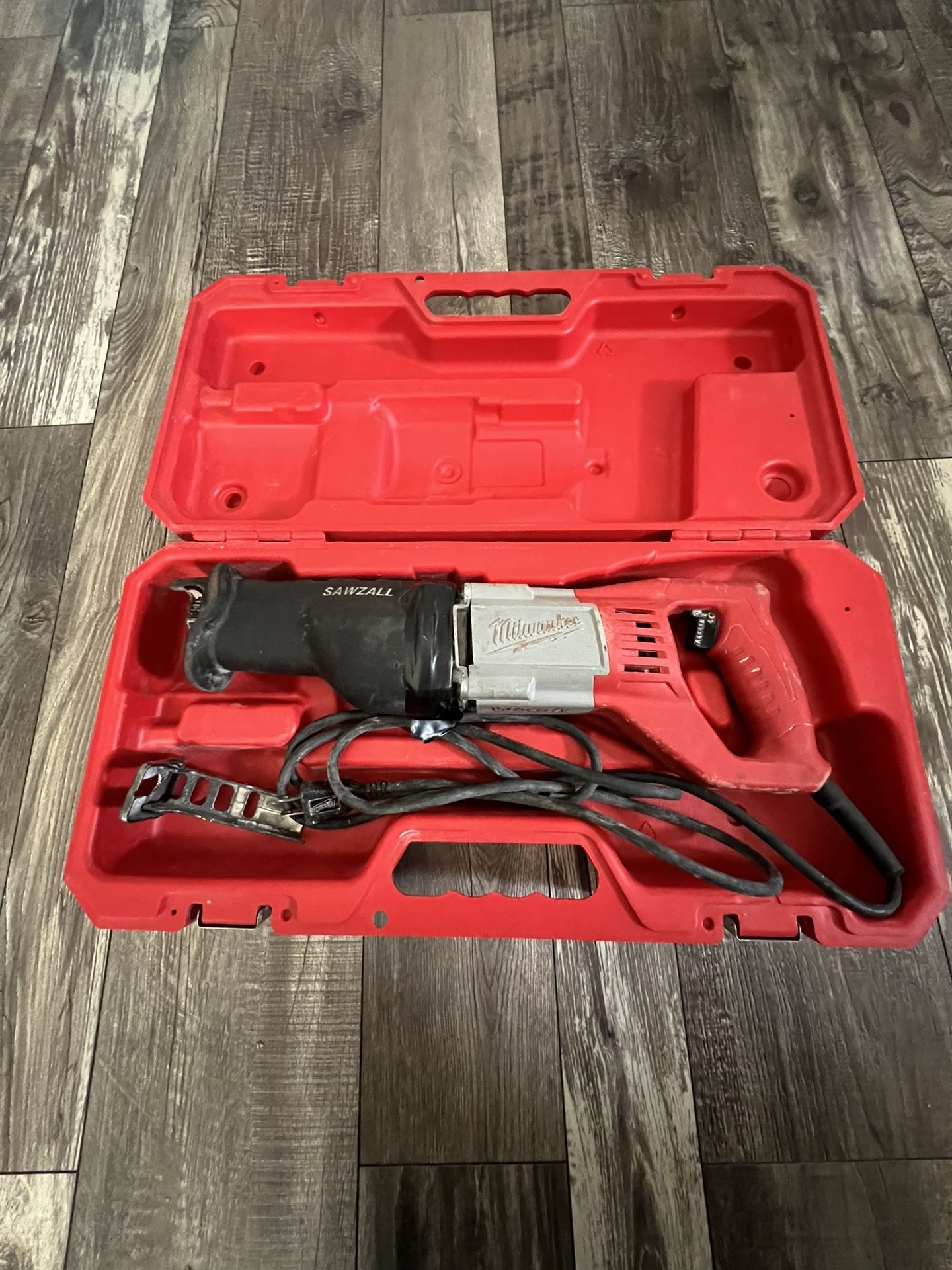 Milwaukee 12 Amp SAWZALL Reciprocating Saw with Case