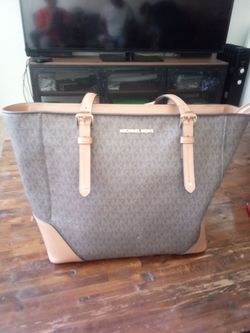 Micheal kore Hand bag