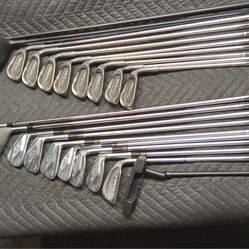 Tour Model & PGA R/H Golf Sets
