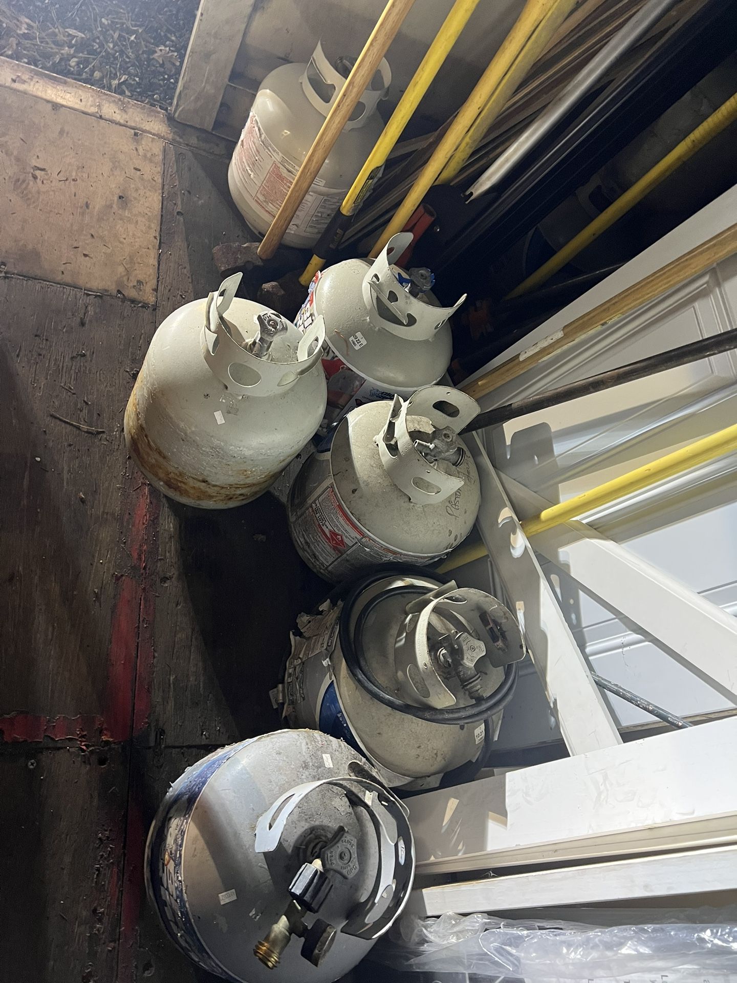 Tambos Unos Medio Llenos Otros Vacios