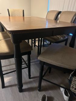 Dining room table 6 chairs