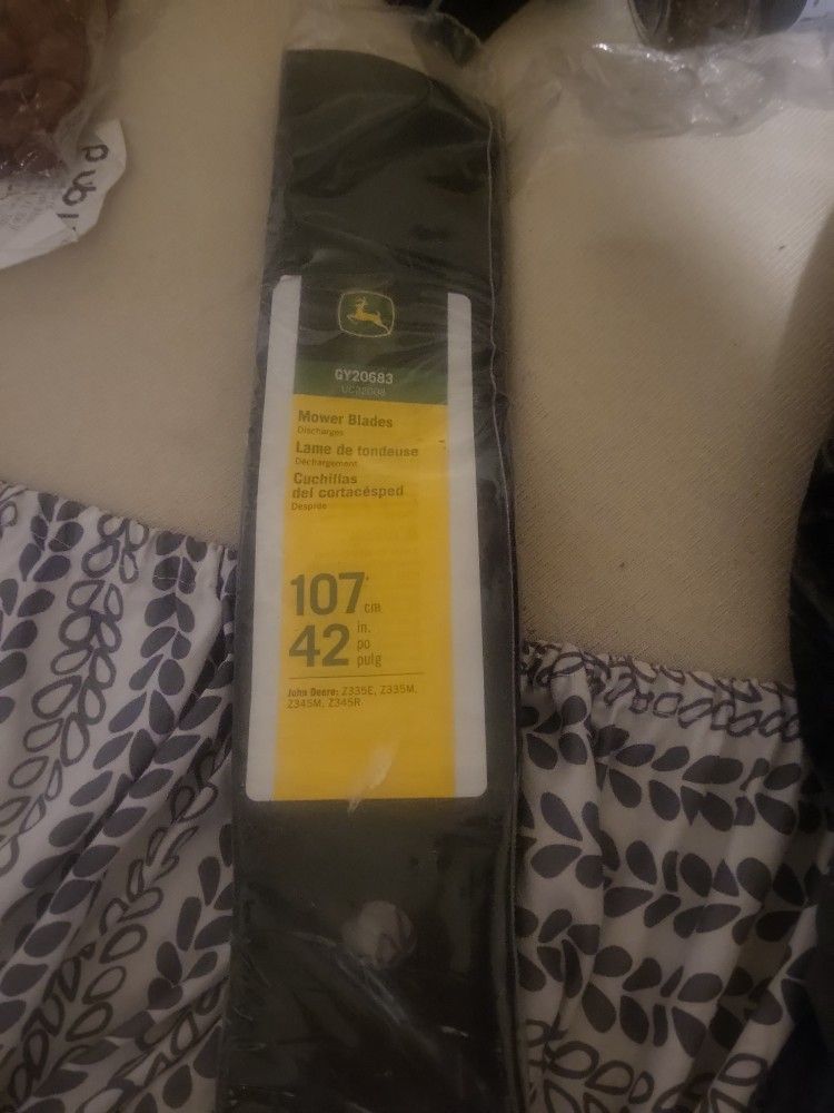 John Deer Mower BLADES 107CTR 42 IN