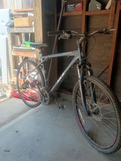 GT 8sp 700c bike frame &parts $20