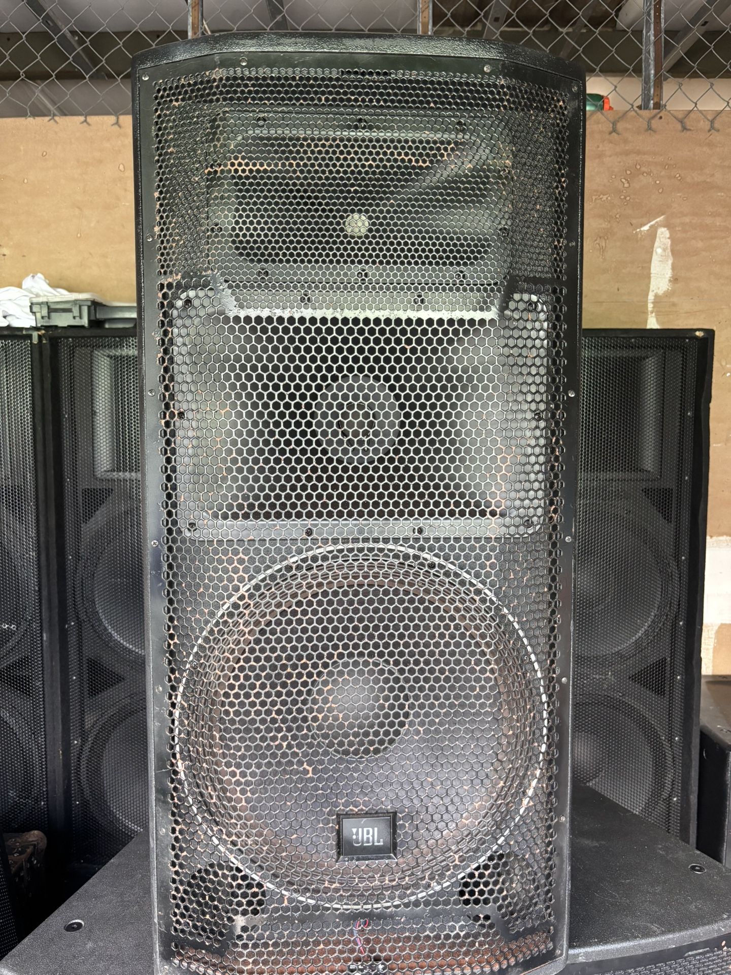 JBL PRX 735 POWERD 3 WAY SPEAKERS (PAIR)