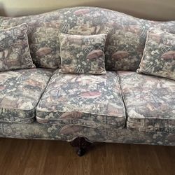 ANTIQUE Sattee Sofa