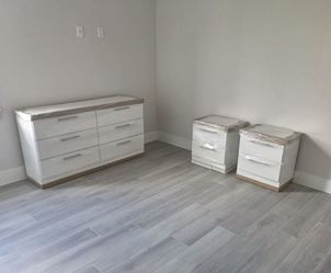 Dresser And 2 Nightstands - Cómoda y 2 Mesitas de noche