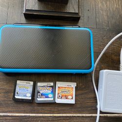 Nintendo 2DS XL + Pokemon  Games 