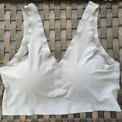 TAHARI XL BRA. No Wire, Padded. Light Grey