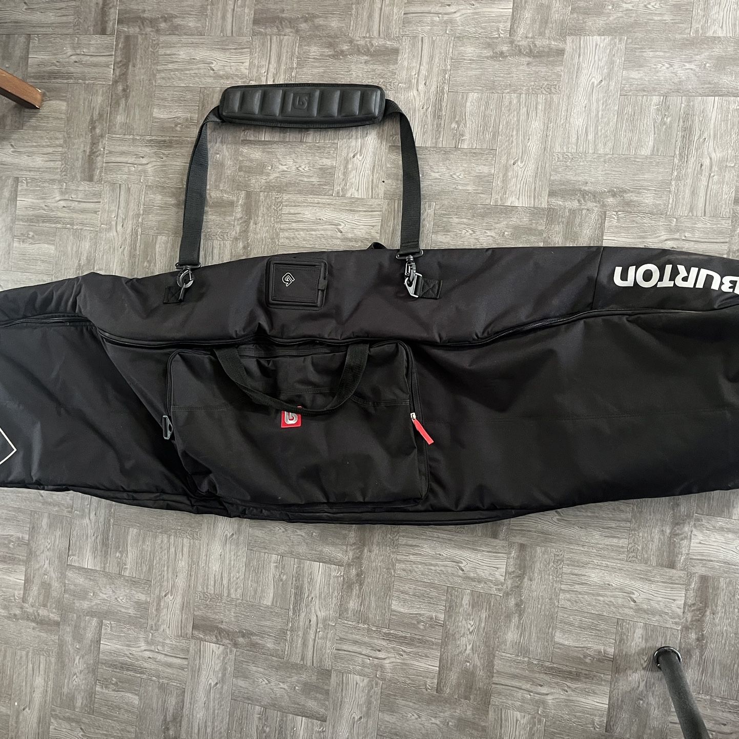 burton 166 snowboard bag wheels Burton 166 Wheelie Gig Bag - Snowboard Bag - True Black Excellent  Condition! for Sale in Marysville, WA