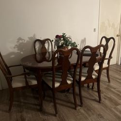 6 Seat Oval Vintage Table