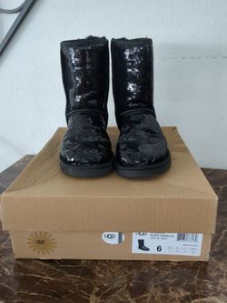 Women's  sequined UGG  Australia boots size 6