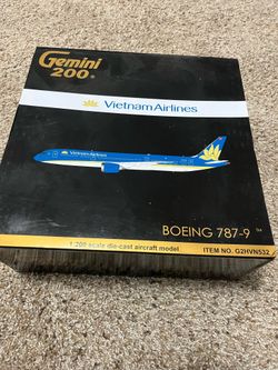 1:200 scale die-cast Gemini200 model of a Vietnam Airlines Boeing 787-9 Dreamliner New in Box