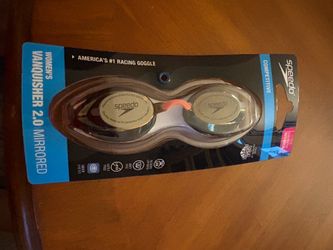 Women’s Speedo Vanquisher 2.0 swimming goggles. NEW!