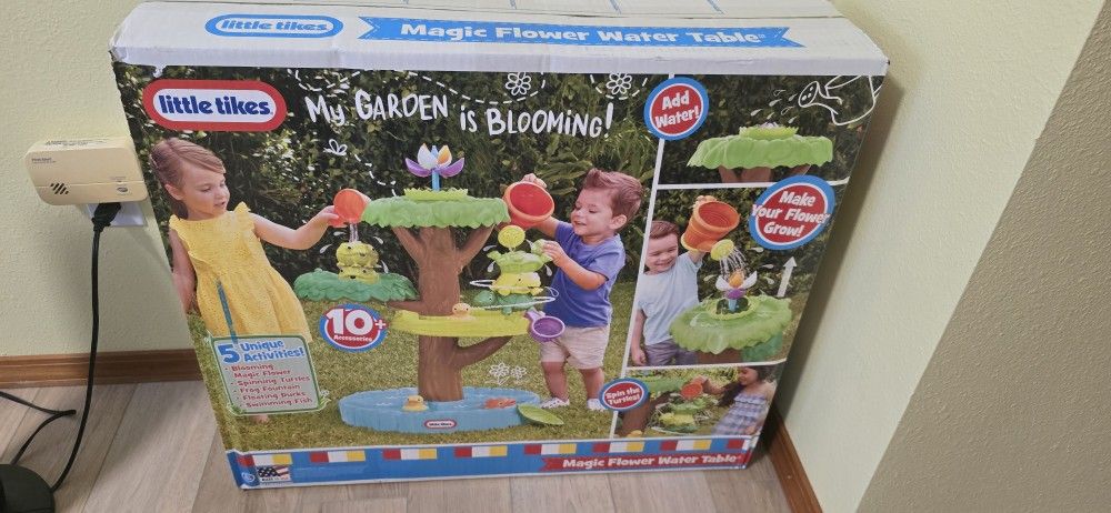 Little Tikes Magic Flower Water Table