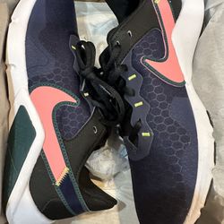 Women’s Nike Sneakers New Size 7.5 