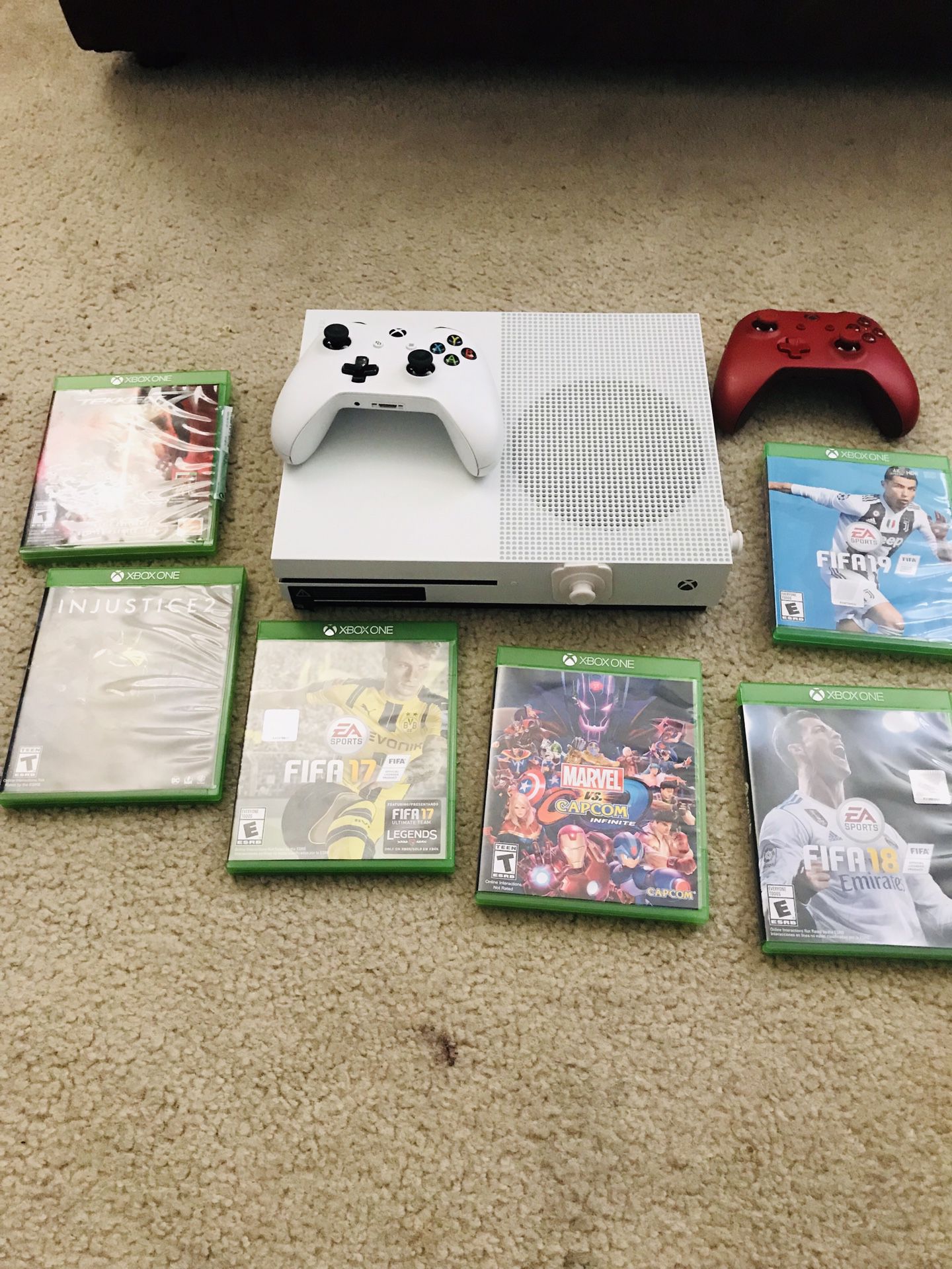 Xbox one S. 6 games 2 controles