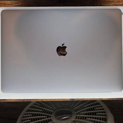Apple MacBook Pro 16'' i9, 64GB, 1TB SSD, Radeon Pro 5500M Late 2019 - $2500