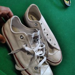 Converse Chucks Shoes Size 3 Youth - $12