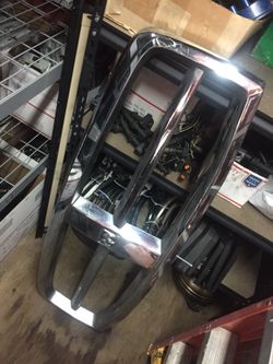 04-06 Dodge Durango Grill OEM