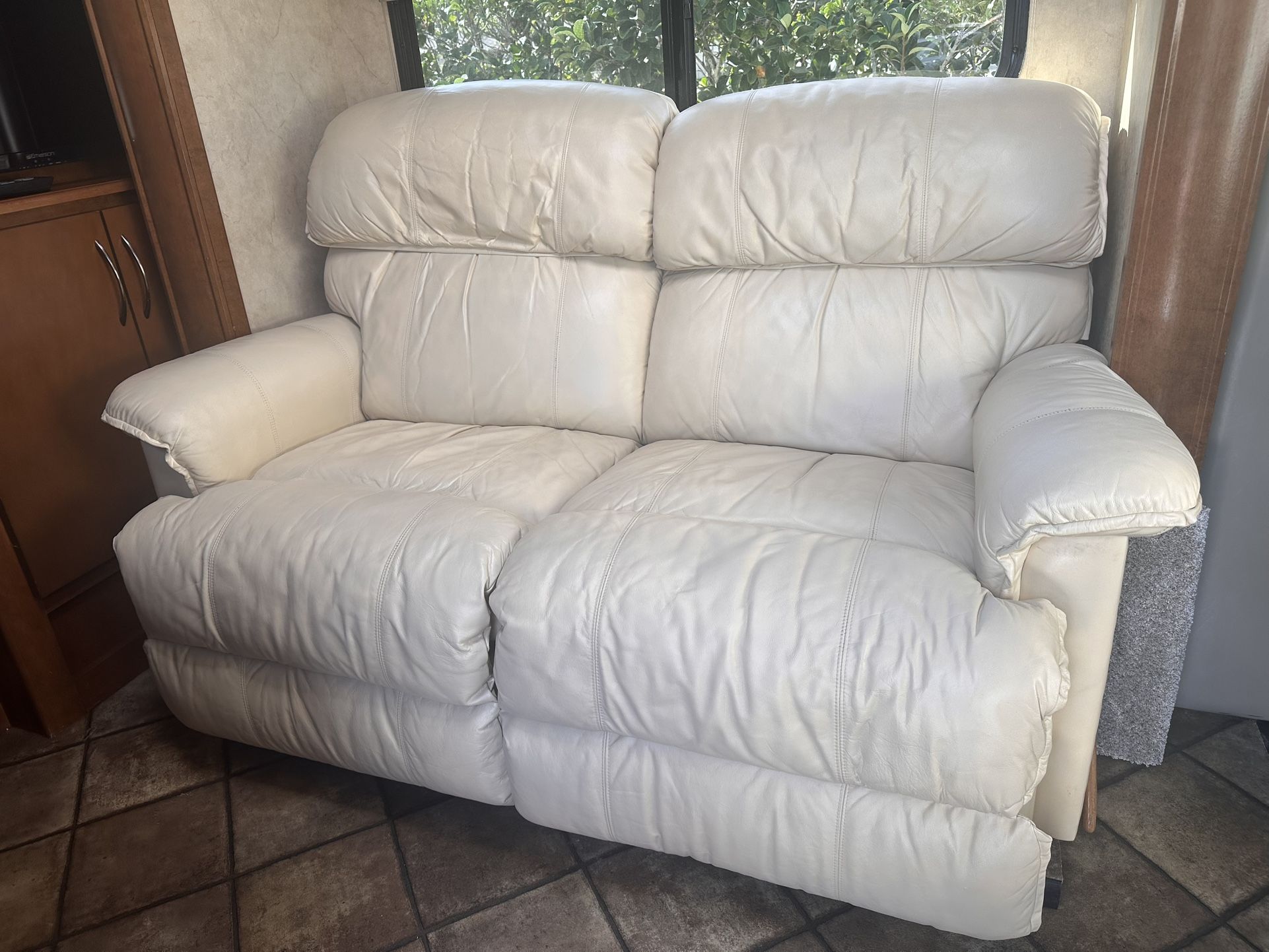 LaZBoy Leather Loveseat - Deeply Discounted Lazy Boy Recliner Sofa