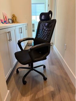 Black Mesh Office Chair with Headrest