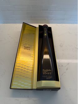 Don Julio 1942 Empty Bottle with Original Box & Cork – Bar Decor / Collectible