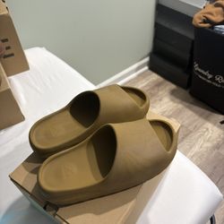 Yeezy Slides 
