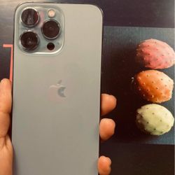 iPhone 13 Pro 128gb | Unlocked | Store Warranty | comes with cable & charger 