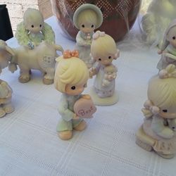 Precious moments Figurines