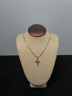 18 IN. 14K 2.8g HERRINGBONE CHAIN W/ CROSS PENDANT