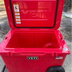 Yeti~Tundra~Haul~cooler~with~wheels.