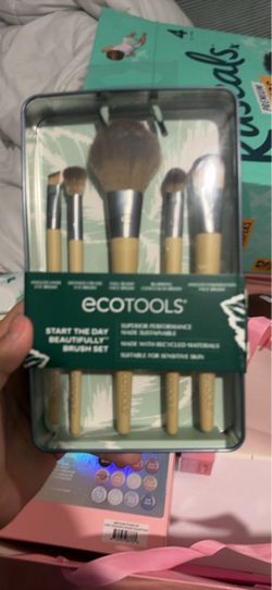 Makeup brushes