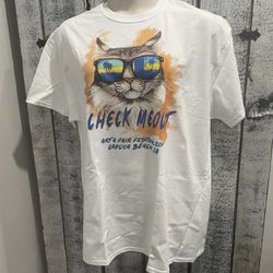 Brand New Gildan Cat Graphic T-Shirt Size XL